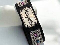 Tinntrådarmbånd med navn gravert på reinhornbrikke (max 8 bokstaver)