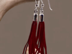 Ørepynt i skinn og sølv (925)