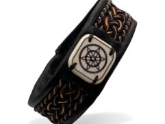 Armbånd "Ailo" med håndlaget reinhornbrikke "Kvenrose"